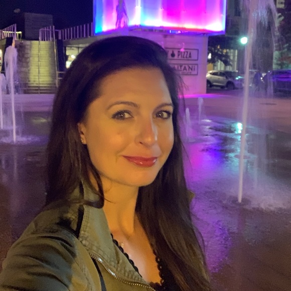 Meet ✨POSH AMBASSADOR✨ Alliegator - Picture 5 of 5